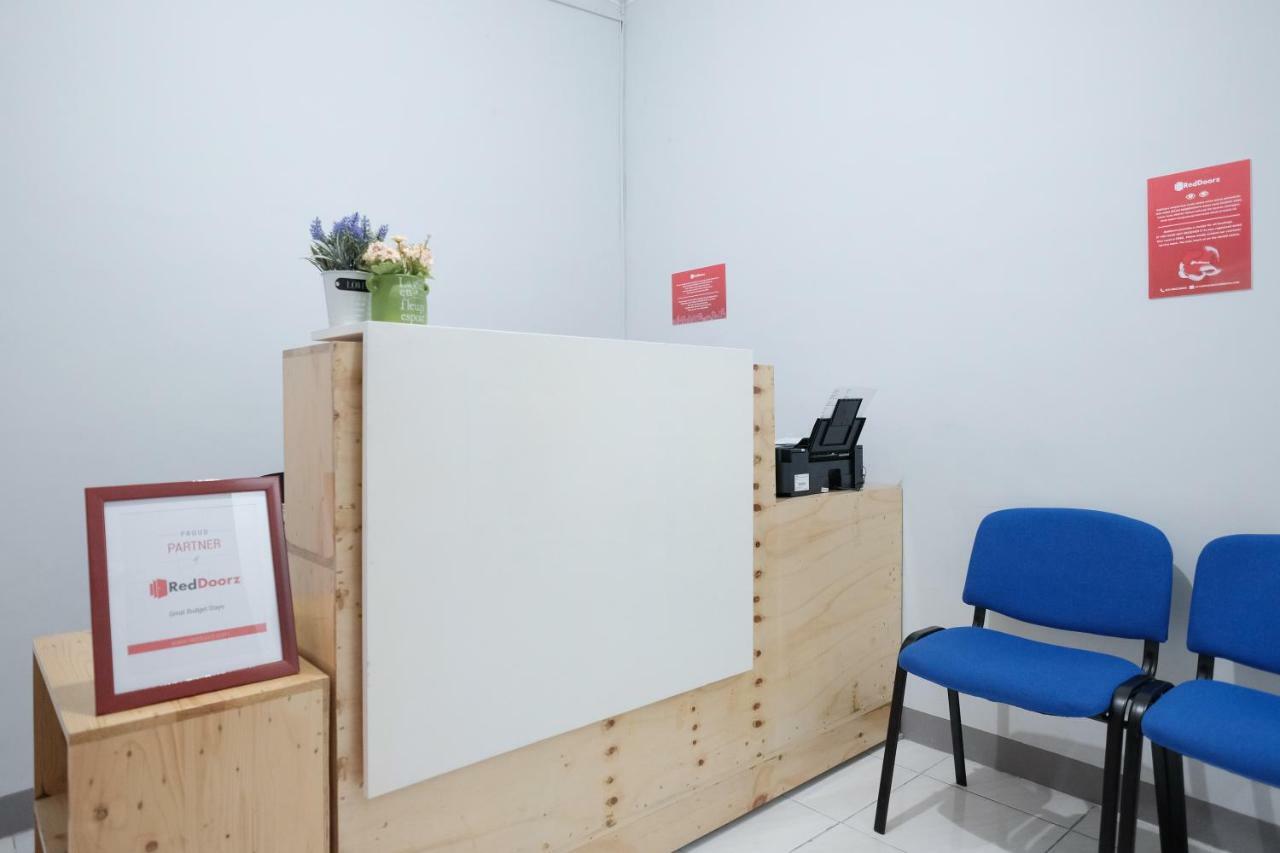 Reddoorz Syariah Near Siloam Hospital Kebon Jeruk Hotel Jakarta Exterior photo